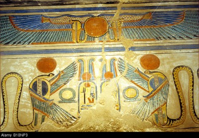 the-uraeus-and-winged-serpents-guarding-the-entrance-to-the-burial-B10NP3.jpg
